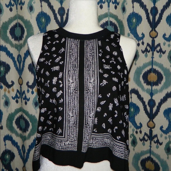 Black crop top - Picture 1 of 2